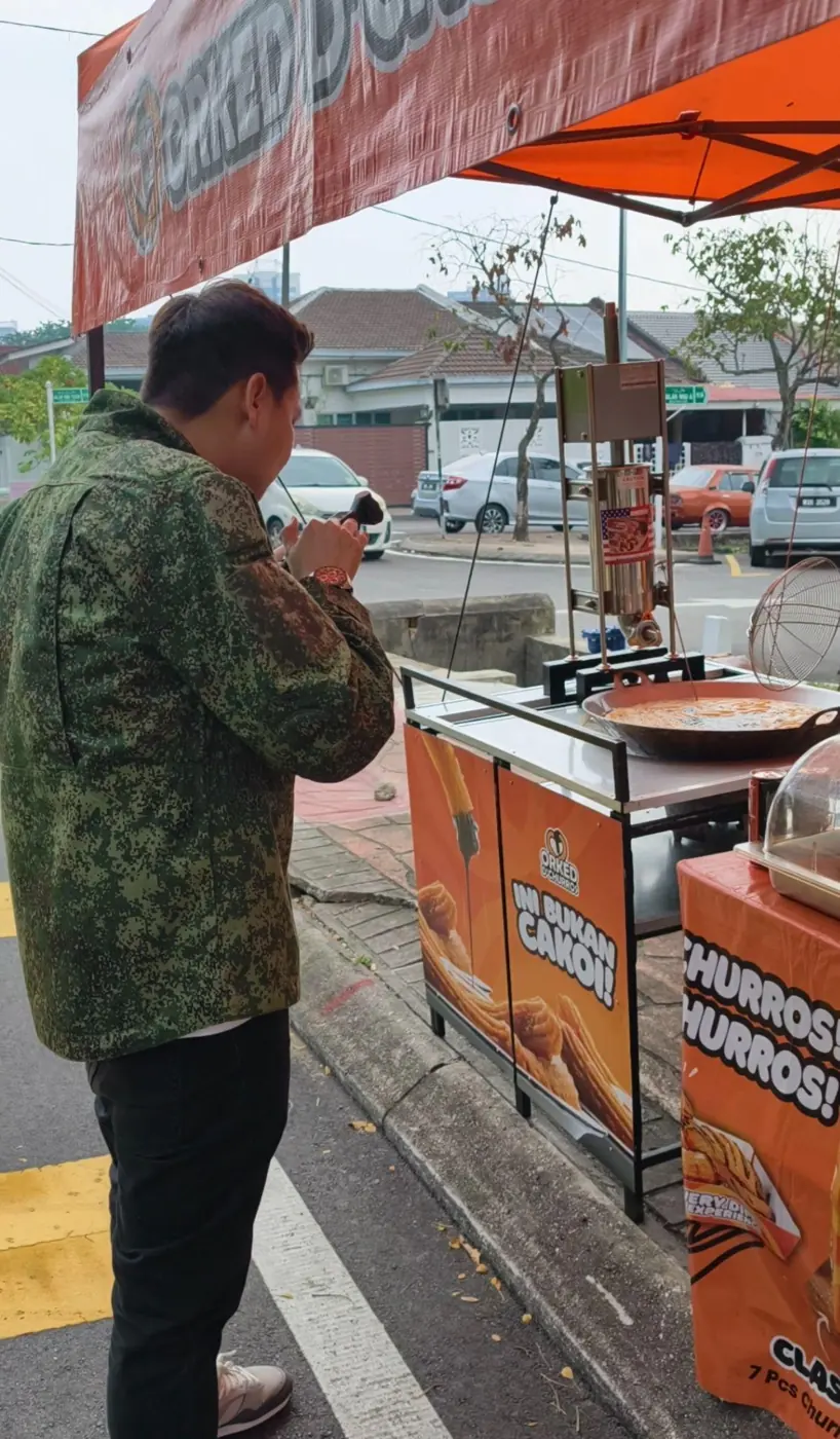 Esperanza crew filming a street-food stall for social content