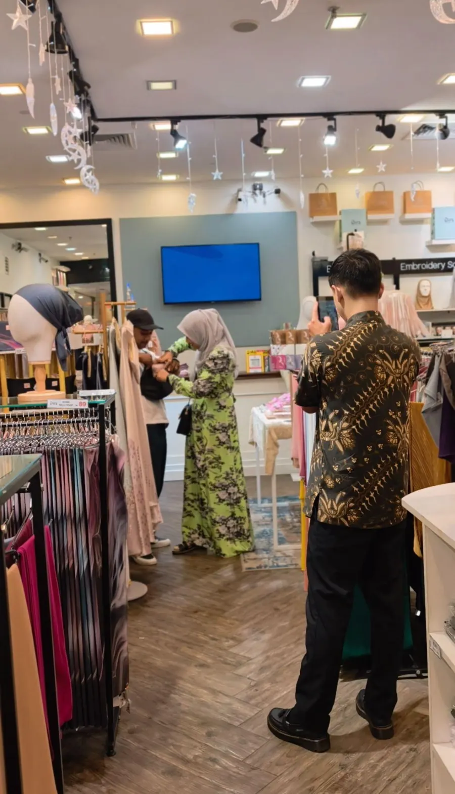 Content creation inside a fashion retail store